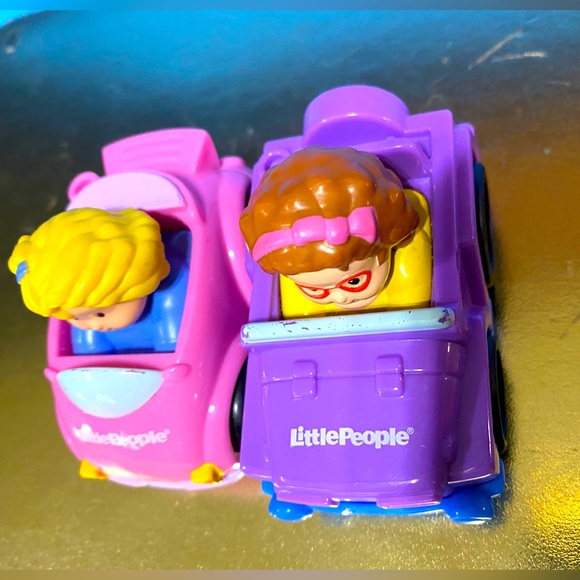 FISHER-PRICE 2009 LITTLE PEOPLE WHEELIES MAGGIE/PURPLE JEEP & SARAH IN PINK CAR - Picture 10 of 10